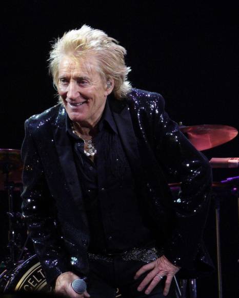 Rod Stewart, el músico, productor y compositor británico lo diagnosticaron con cáncer de próstata en el 2016 y lo superó tras tres años de tratamiento. Lo mantuvo en secreto hasta que lo contó en un acto de recaudación de fondos para la fundación Proyecto Próstata Europeo.