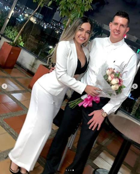 Así lució la pareja para su boda civil en Popayán, al suroeste de Bogotá, lugar donde nació el portero.