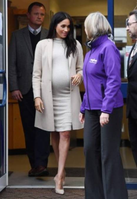 Esta semana la duquesa de Sussex reveló cuándo nacerá su primer hijo.<br/>'Ella ha dicho que está embarazada de seis meses, y que el nacimiento esta previsto para finales de abril o principios de mayo', dijo a la agencia Press Asociation (PA) Kim Thompson, quien tuvo una corta conversación con la pareja.