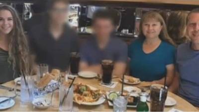 Foto en vida de las víctimas, mientras que el presunto asesino y su hermano aparecen difuminados.