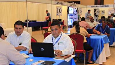 Representantes de empresas y compradores en la última rueda de negocios de 2015 en la CCIC. Foto: Cristina Santos