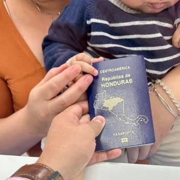 El cónsul de Honduras en Madrid, España, Jairo Velásquez, detalla cuáles son los requisitos para nacionalizar a un bebé de 0 a 6 meses en la oficina consular
