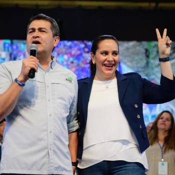 La esposa de Juan Orlando Hernández pidió a los “presidentes de América Latina para que vean quienes son sus aliados” La esposa de Juan Orlando Hernández pidió a los “presidentes de América Latina para que vean quienes son sus aliados”