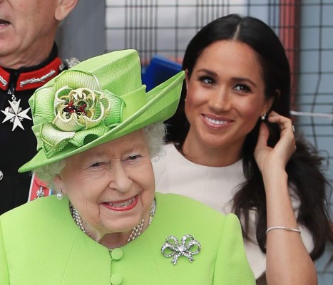 Meghan acompaña por primera vez a la reina Isabel II en una visita oficial