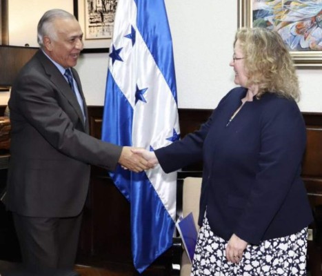 Colleen A. Hoey y Mauricio Oliva abordan reformas electorales