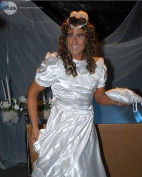 Esta es la foto del actor vestido de novia. 'Mi #tbt de hoy ... el día más feliz de mi vida ... el día de mi matrimonio', escribió.