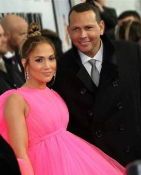 Ese día JLo estaba caracterizada como su personaje y se acercó a saludarlo. Pasaron unos segundos para que el deportista la reconociera. De inmediato, ambos se saludaron y ella le preguntó si él tenía su número, a lo que Rodríguez contestó que sí.