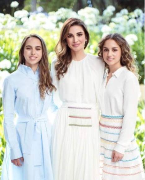 La reina Rania tiene cuatro hijo: <br/>Hussein (25 años).<br/>Imán (23 años).<br/>Salma (19 años).<br/>Hashem (14 años).