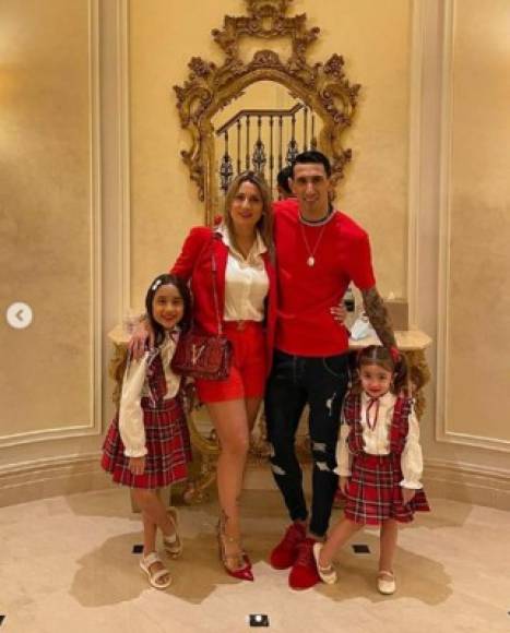 Ángel Di María, mediocampista argentino del París Saint Germain, pasando estas fechas con su familia.