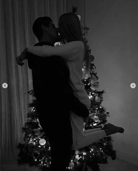 Thibaut Courtois, portero del Real Madrid, pasando la Navidad con su bella novia Mishel Gerzig.