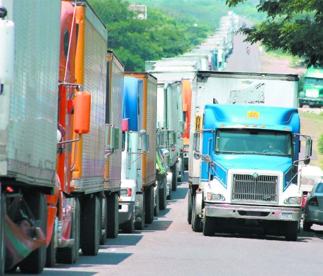 Amenazan con paralizar en enero el transporte pesado
