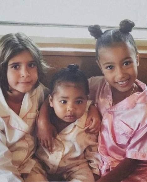 Aunque True no pudo tener una fiesta en familia, la pequeña recibió los buenos deseos de todo el clan Kardashian Jenner a través de las redes sociales, y posiblemente también por videollamadas.