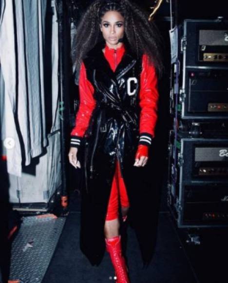 Ciara y Missy Elliott <br/>Ciara vuelve al escenario de los AMA´s desde el 2005 que se unirá a la leyenda del hip-hop Missy Elliott para cantar 'Level Up' de Ciara.