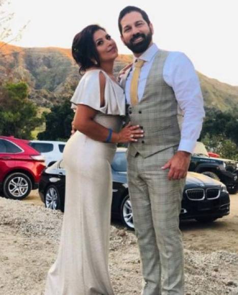 'La Chupitos' estuvo al lado de su esposo Tizoc Valencia en la reciente boda de la Chiquis Rivera, hija de la fallecida cantante de música grupera Jenny Rivera.
