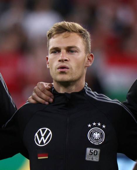 El centrocampista alemán Joshua Kimmich no descartó la opción de competir fuera del fútbol alemán por lo que podría salir del Bayern Múnich: “Sería un desafío interesante. No sé qué pasará en unos años, ya veremos”, declaró en entrevista para So Foot.