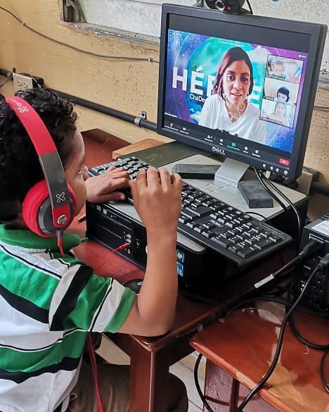 Los voluntarios brindaron su conocimiento para poder crear el material educativo.