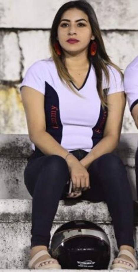 Esta hermosa joven robó suspiros en las graderías del estadio Olímpico.
