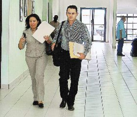 Inicia juicio contra ex jueza acusada de falsificar notas