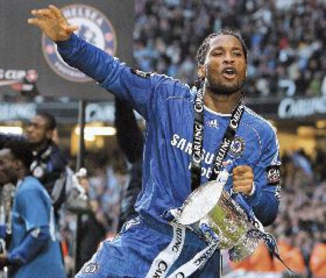 Drogba le dio al Chelsea la Copa de la Liga