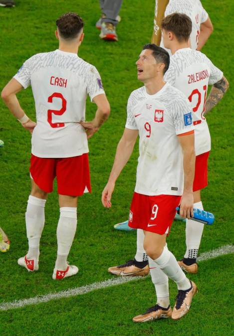 Robert Lewandowski y Polonia se mostraron cabizbajos tras la eliminación en octavos del Mundial de Qatar 2022.