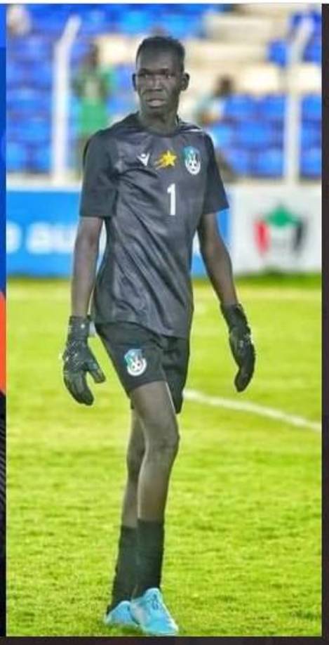 Goodwill Simon de acuerdo al regitro de Sudán del Sur habría nacido en el año 2004 y tiene 19 años, por lo que en teoría respetaría las normas para representar al combinado Sub-20, pero para mucha gente esta edad no les cuadra.