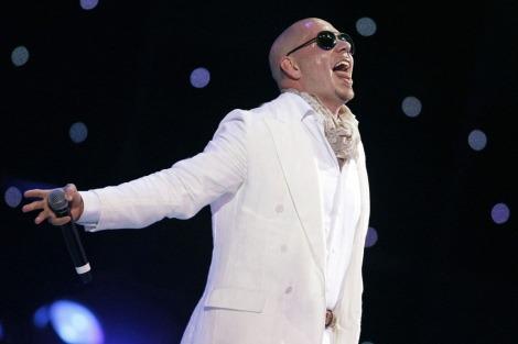 Miles de calvos convierten un concierto de Pitbull en un récord mundial Guinness