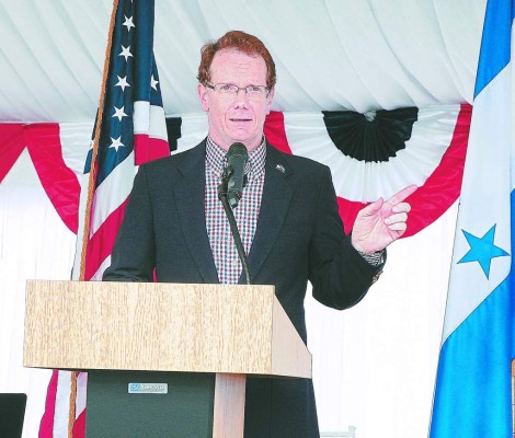 Embajador de EUA destaca liderazgo del presidente Hernández