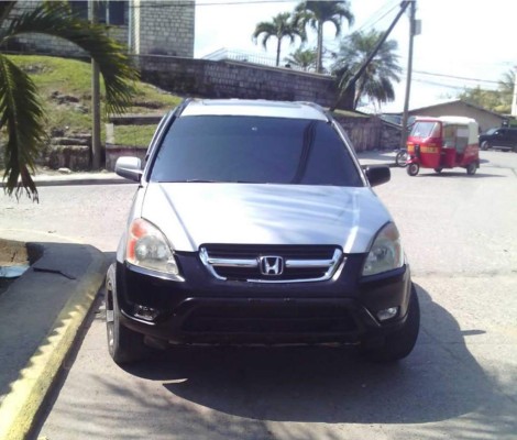 Detienen a tres personas con armas y supuesta cocaína