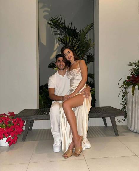 Marco Asensio - El delantero español del París Saint Germain (PSG) eligió pasar las vacaciones de Navidad en Puerto Rico junto a su novia Sandra Garal.