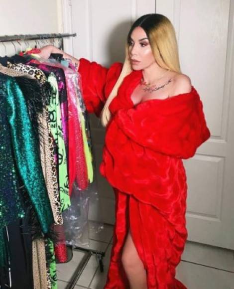 Ivy Queen a pesar de sostener una relación con Xavier Sánchez y de tener una hija y la música, tiene tiempo para darse sus lujos es exóticos vestuarios que arrasan en las redes sociales.