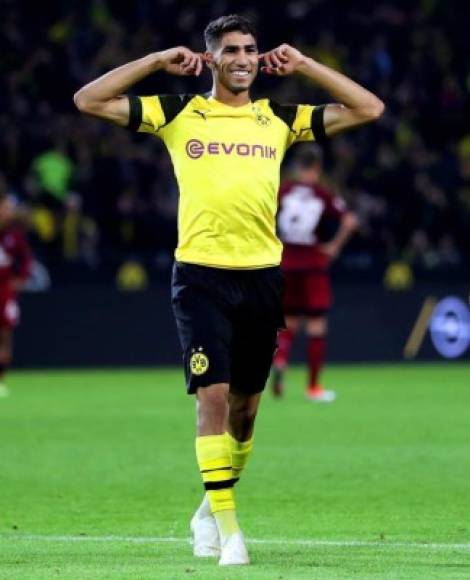 Michael Zorc, director deportivo del Borussia Dortmund, ha asegurado que Achraf Hakimi se quedará en el equipo la próxima temporada. 'Eso está fuera de discusión. Tuvimos contactos con su agente, la relación es buena, y Achraf aterrizará aquí en Dortmund esta noche', ha dicho en declaraciones recogidas por los medios alemanes.