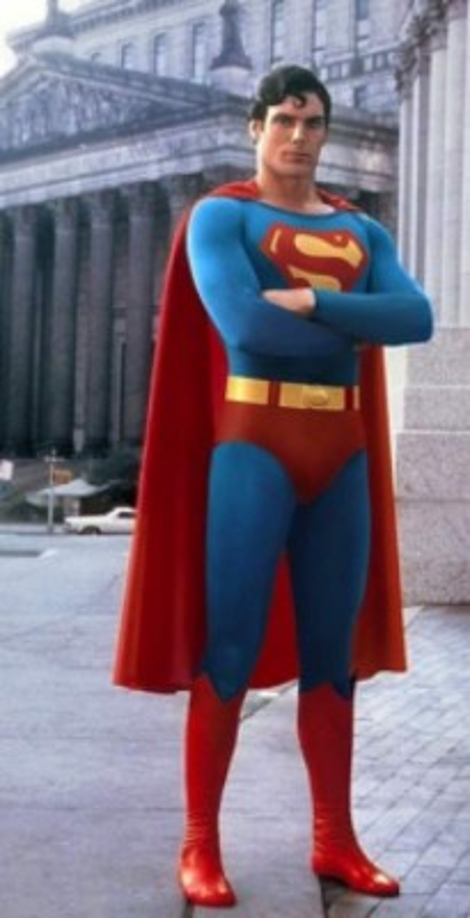 CHRISTOPHER REEVE<br/>Quizá la actuación más memorable entre todos los que han interpretado al superhéroe.<br/>Reeve se puso el famoso traje rojo y azul a lo largo de cuatro películas entre 1978 y 1987, en un papel que definió su carrera. <br/>Trágicamente, cuando comenzaba a distanciarse del personaje, sufrió un accidente de equitación que le dejó paralizado en 1995. <br/>El actor dedicó el resto de su vida a inspirar a otros con su ejemplo de lucha y de tratar de sobreponerse ante la adversidad. <br/>Complicaciones debidas a su condición acabaron con su vida a los 52 años en 2004.