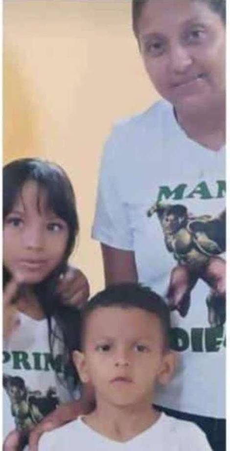 Los familiares de la pequeña Heysel Ariana Cruz Dubón solicitan ayuda para trasladar el cuerpo desde Puerto Lempira a Siguatepeque. Los familiares informaron que Karen Yadira, quien era maestra y laboraba en un centro educativo en Puerto Lempira, esperaba a la orilla del río, en compañía de los dos menores, que les ayudaran a cruzar al otro lado. 