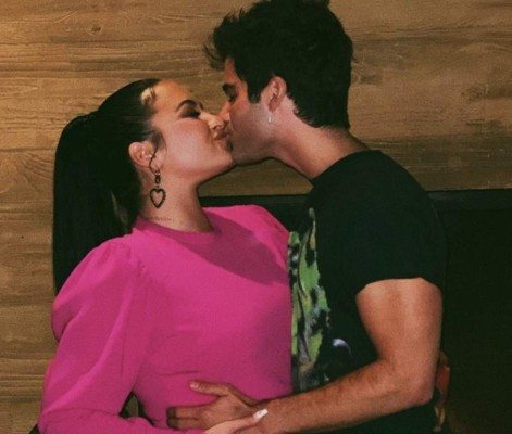 Demi Lovato llora al hablar del final de su compromiso con Max Ehrich