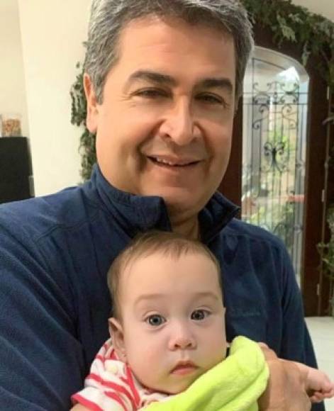 El presidente de Honduras Juan Orlando Hernández presumió en sus redes su tiempo familiar. 'La imagen lo dice todo... ¡Mi nieta Violeta me hace sentir el abuelo más feliz del mundo!', escribió junto a una foto con la bebé.<br/>