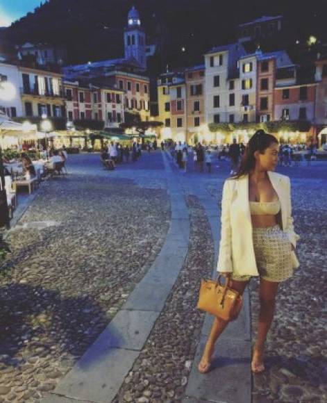 Según el sitio Rada Online Kourtney Kardashian se gastó un aproximado de $1 millón de dólares en sus últimas vacaciones en Europa.<br/>