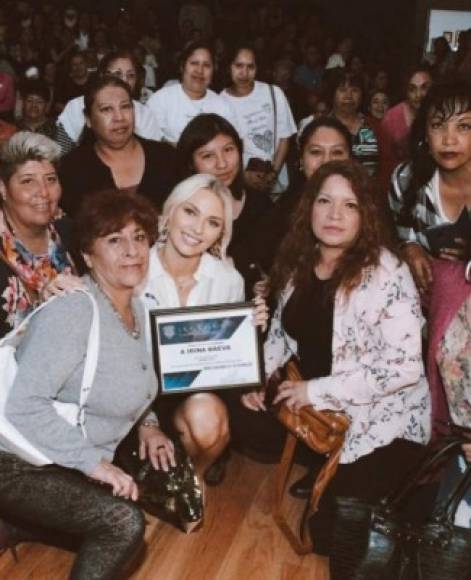 Aunque no se le permitió participar en 'What a Women' en México, al final Baeva tuvo un espacio para dar una de sus charlas de Arriba Eva en una conferencia en Miami.