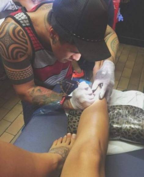Melina optó por hacerse un tatuaje en la Polinesia.