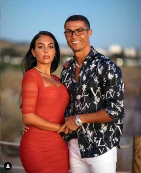Además, se empezó a rumorear que Georgina Rodríguez y Cristiano Ronaldo se habrían comprometido para contraer matrimonio.