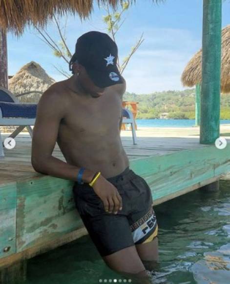 Una de las imágenes que subió Alberth Elis a su cuenta de Instagram desde Roatán.