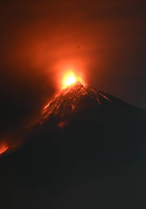 Su última gran erupción fue el 3 de junio de 2018 y provocó la muerte de 431 personas que vivían en los alrededores del coloso.