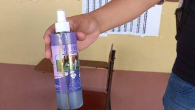 Con violeta marcan a votantes en varios centros electorales del Valle de Sula ante la falta de tinta indeleble./