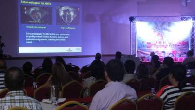 Las videoconferencias son montadas de tal manera que los espectadores sientan un contacto real con el expositor.