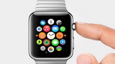 Un reloj cuadrado de esquinas redondeadas.