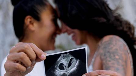 Stephany Mayor y Bianca Sierra, jugadoras de Tigres de la Liga MX Femenil, anunciaron que serán mamás de dos bebés.
