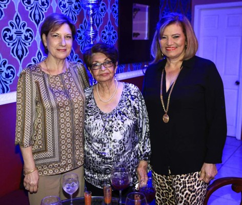 María Angelina Barletta de Muñiante será mamá