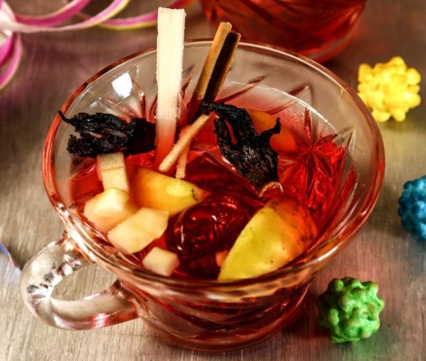 Ponche de jamaica y manzanilla