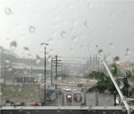 Video: Lluvias con granizos azotan a Tegucigalpa e Intibucá