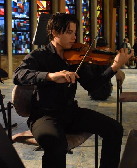 El violinista sampedrano, Carlos Díaz del Valle, fue ovacionado en Luisiana, Estados Unidos, tras su presentación en el McCutcheon Honors Recital el pasado 24 de enero.