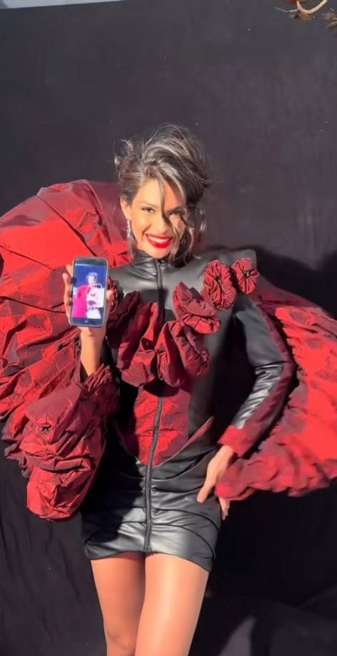 Tras la publiación de varias de sus fotos en redes sociales, varios de sus seguidores dejaron comentarios de apoyo tras su triunfo como la mujer más bella del mundo.